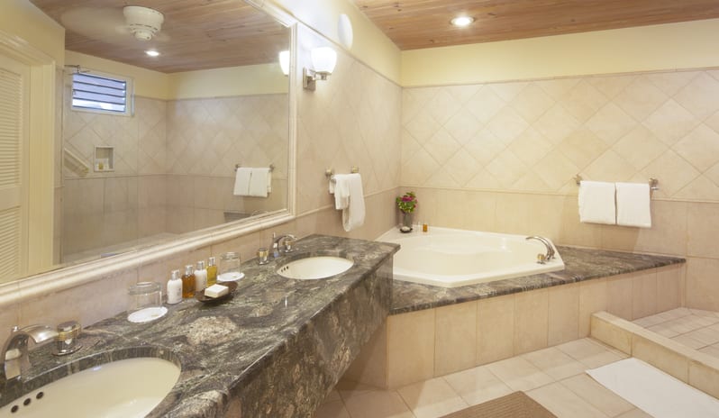 3 - Junior Suite Ocean View (Upper Level) Bathroom